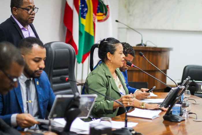 Câmara aprova transporte gratuito no ENEM e homenageia figuras locais